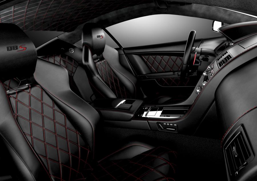 Интерьер Aston Martin DBS Ultimate 2012 года  (фото 3 из 3)